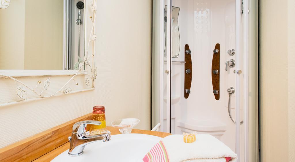 Les Petites Vosges Bed & Breakfast Bagnères-de-Bigorre Стая снимка